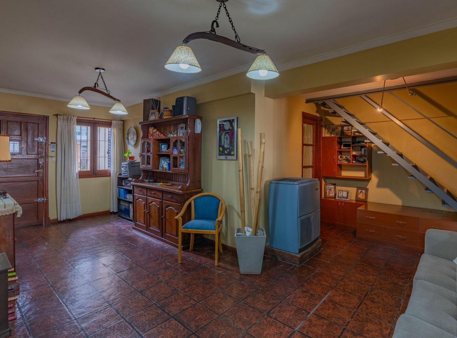 Foto de VENTA CASA 4 AMBIENTES EN GUEMES, imagen 2