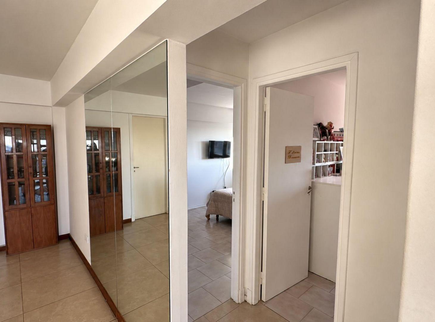 Foto de VENTA DPTO. 4 AMB. CON COCHERA VISTA PANORÁMICA, imagen 3