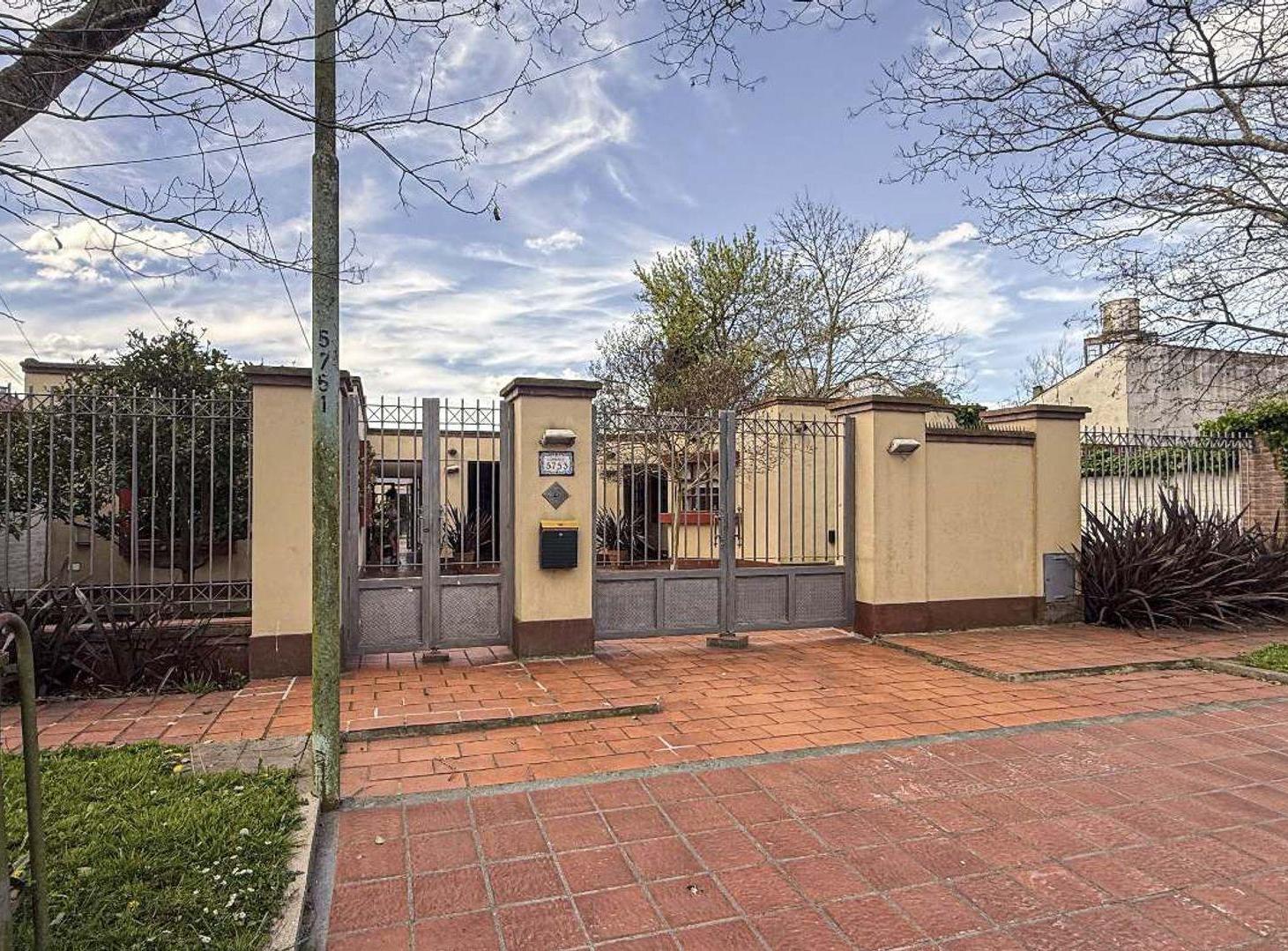 Foto de VENTA CASA 3 AMBIENTES Y 2 DEPARTAMENTOS U OFICINA, imagen 1