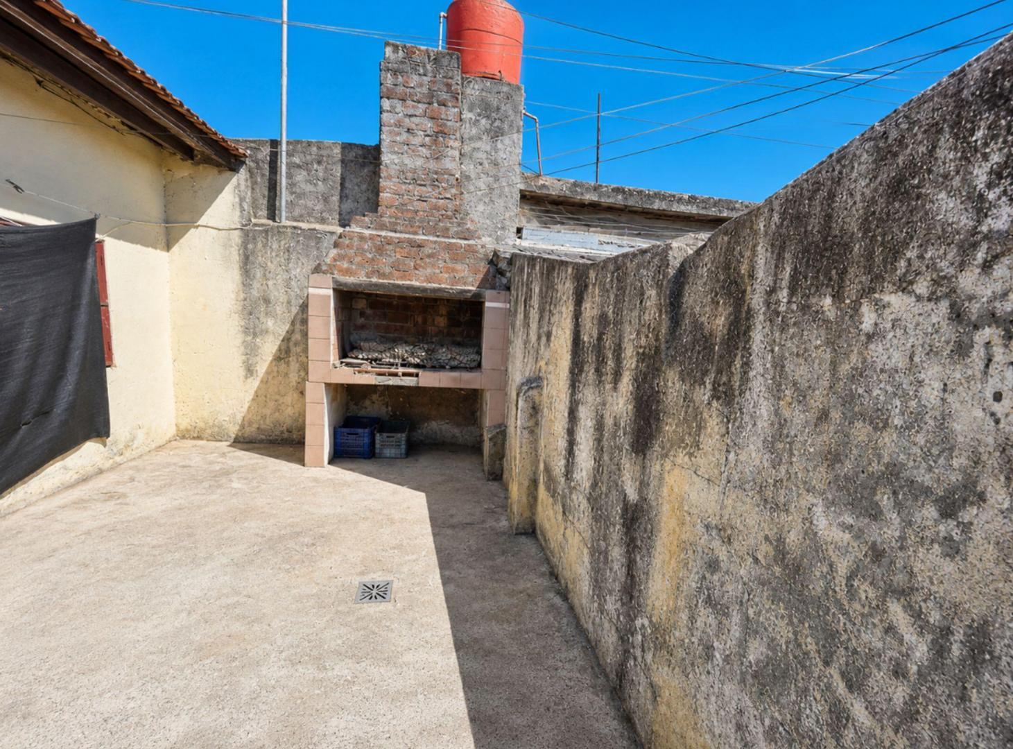 Foto de VENTA CASA 3 AMBIENTES A RECICLAR BARRIO F SANCHEZ, imagen 2