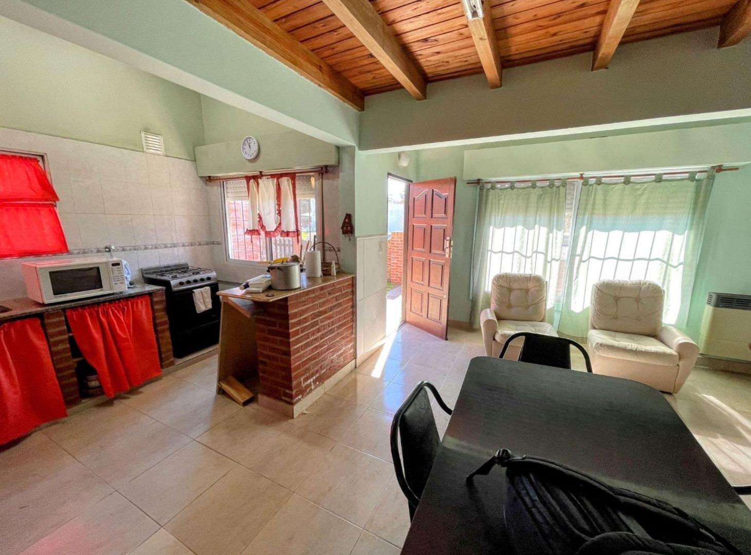 Foto de VENTA CASA 4 AMBIENTES CON PARQUE SANTA CLARA, imagen 2