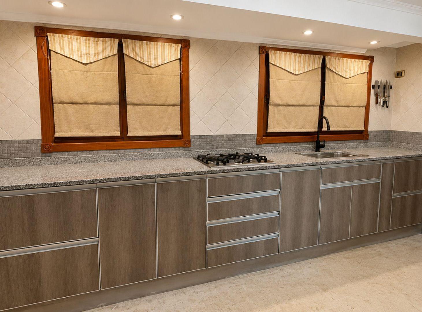 Foto de Casa 7 amb. Venta Bosque Peralta Ramos con jardín, imagen 2