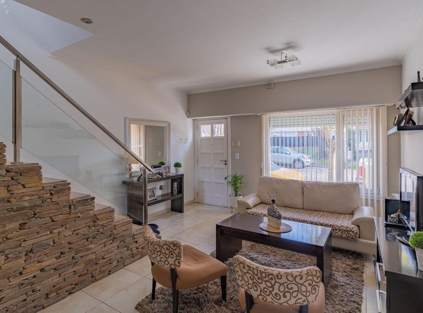 Foto de VENTA CASA 5 AMB RECICLADA CON PISCINA Y QUINCHO, imagen 4