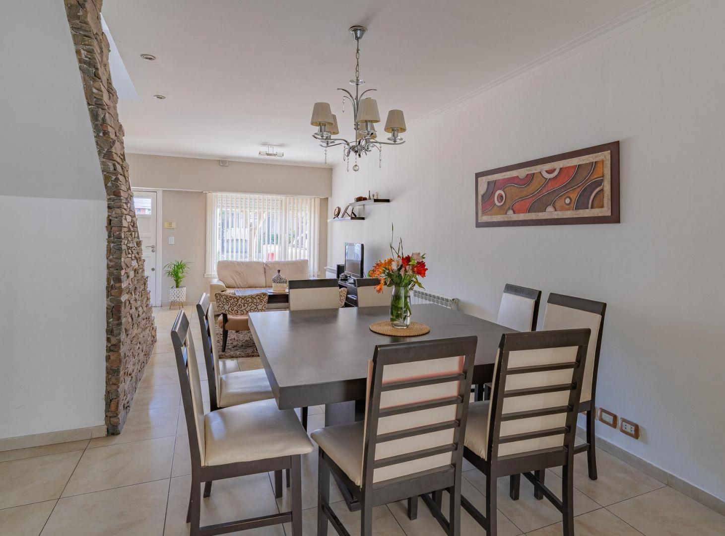 Foto de VENTA CASA 5 AMB RECICLADA CON PISCINA Y QUINCHO, imagen 5