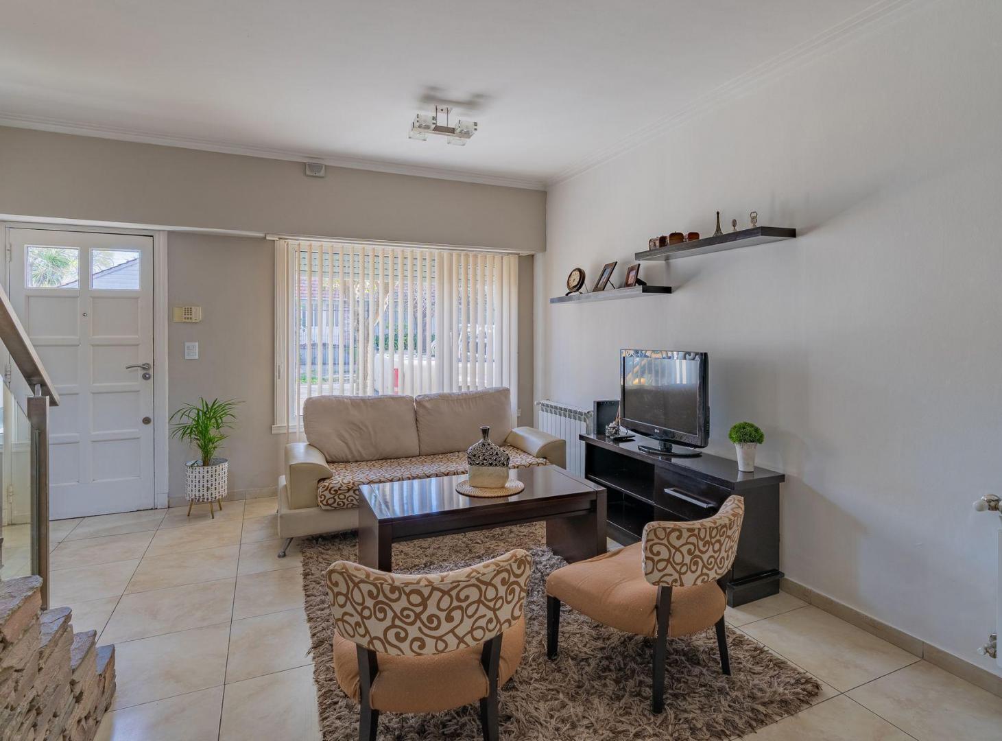 Foto de VENTA CASA 5 AMB RECICLADA CON PISCINA Y QUINCHO, imagen 3
