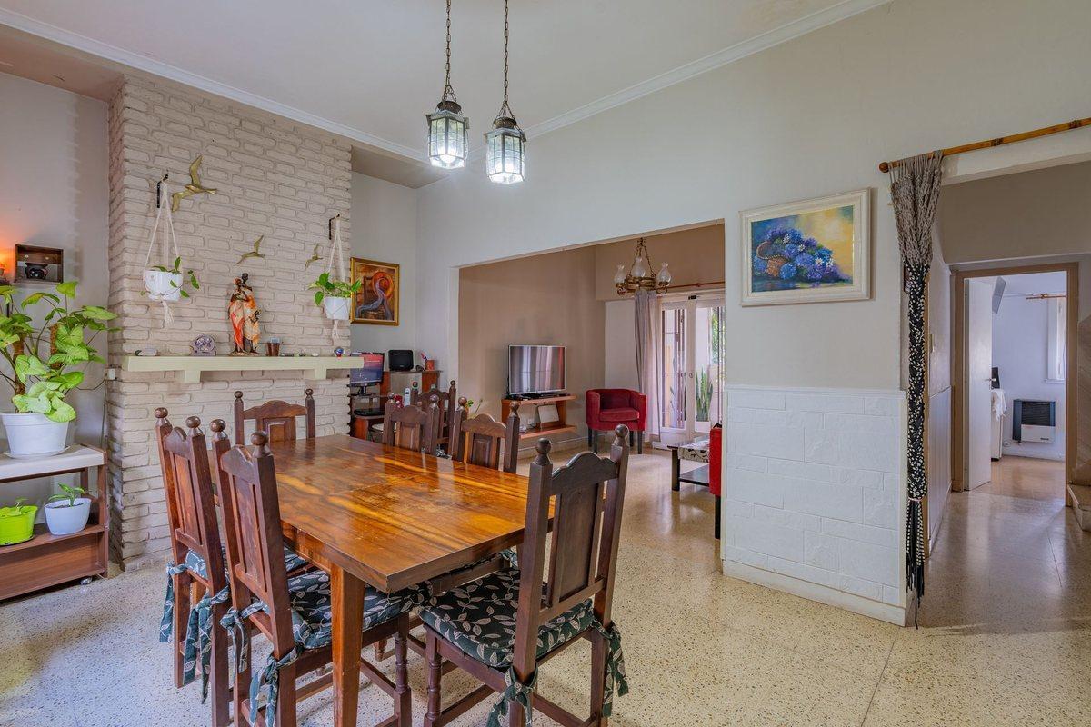 Foto de VENTA CASA 5 AMBIENTES PUNTA MOGOTES GRAN JARDIN, imagen 4