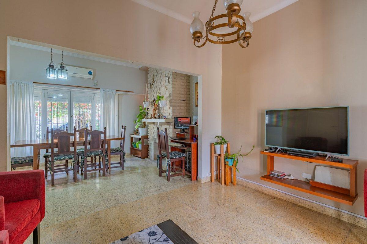 Foto de VENTA CASA 5 AMBIENTES PUNTA MOGOTES GRAN JARDIN, imagen 3
