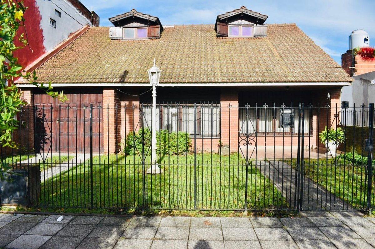 Foto de VENTA CASA 4 AMBIENTES APTA CREDITO, imagen 1
