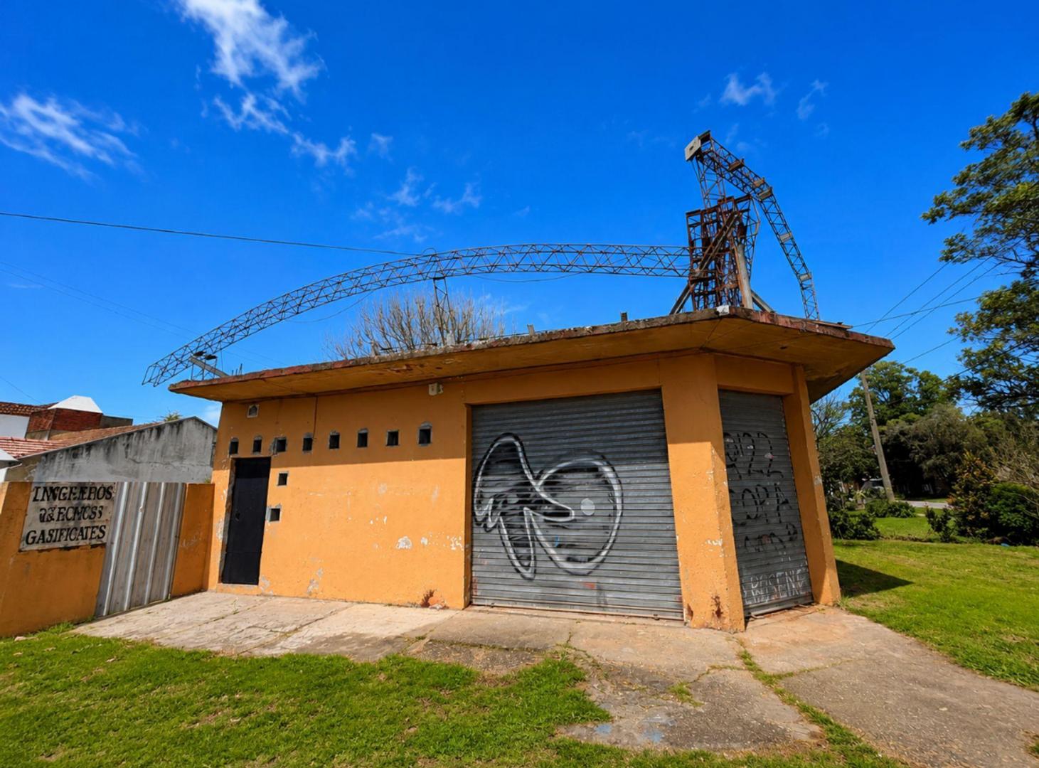 Foto de VENTA LOCAL CON PLAYON SOBRE AV. CONSTITUCION, imagen 5