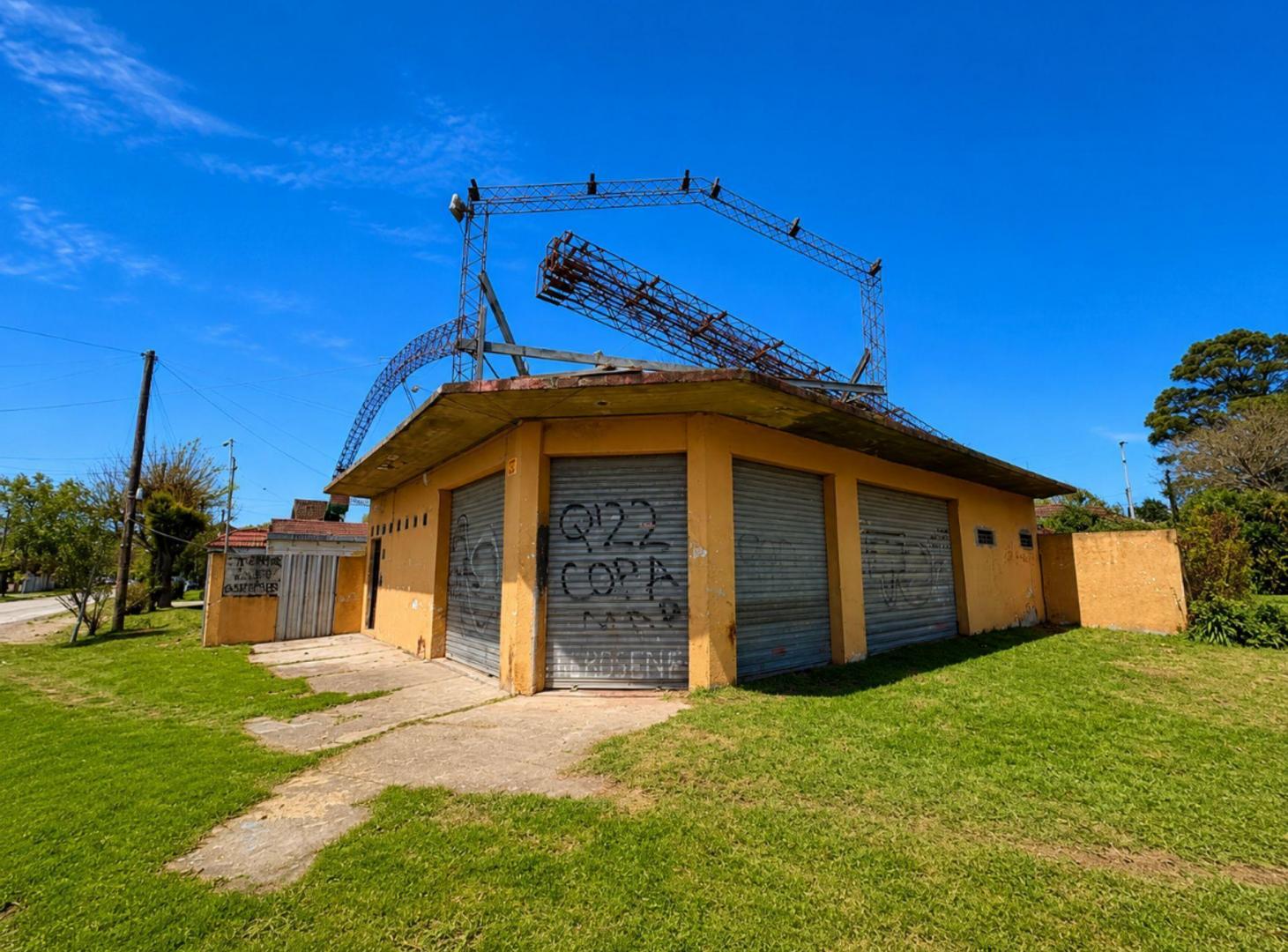 Foto de VENTA LOCAL CON PLAYON SOBRE AV. CONSTITUCION, imagen 1