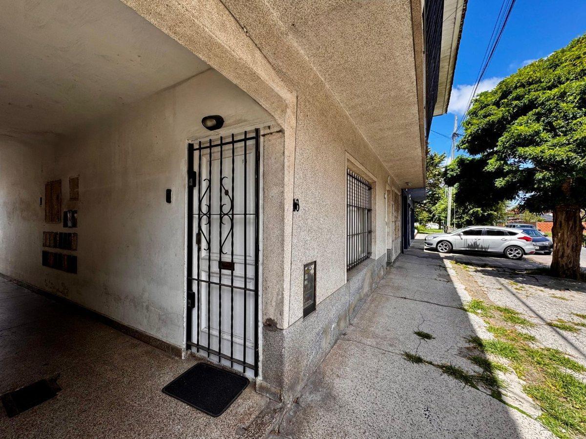 Foto de VENTA PH 2 AMB AL FRENTE, PATIO-SIN EXPENSAS, imagen 5