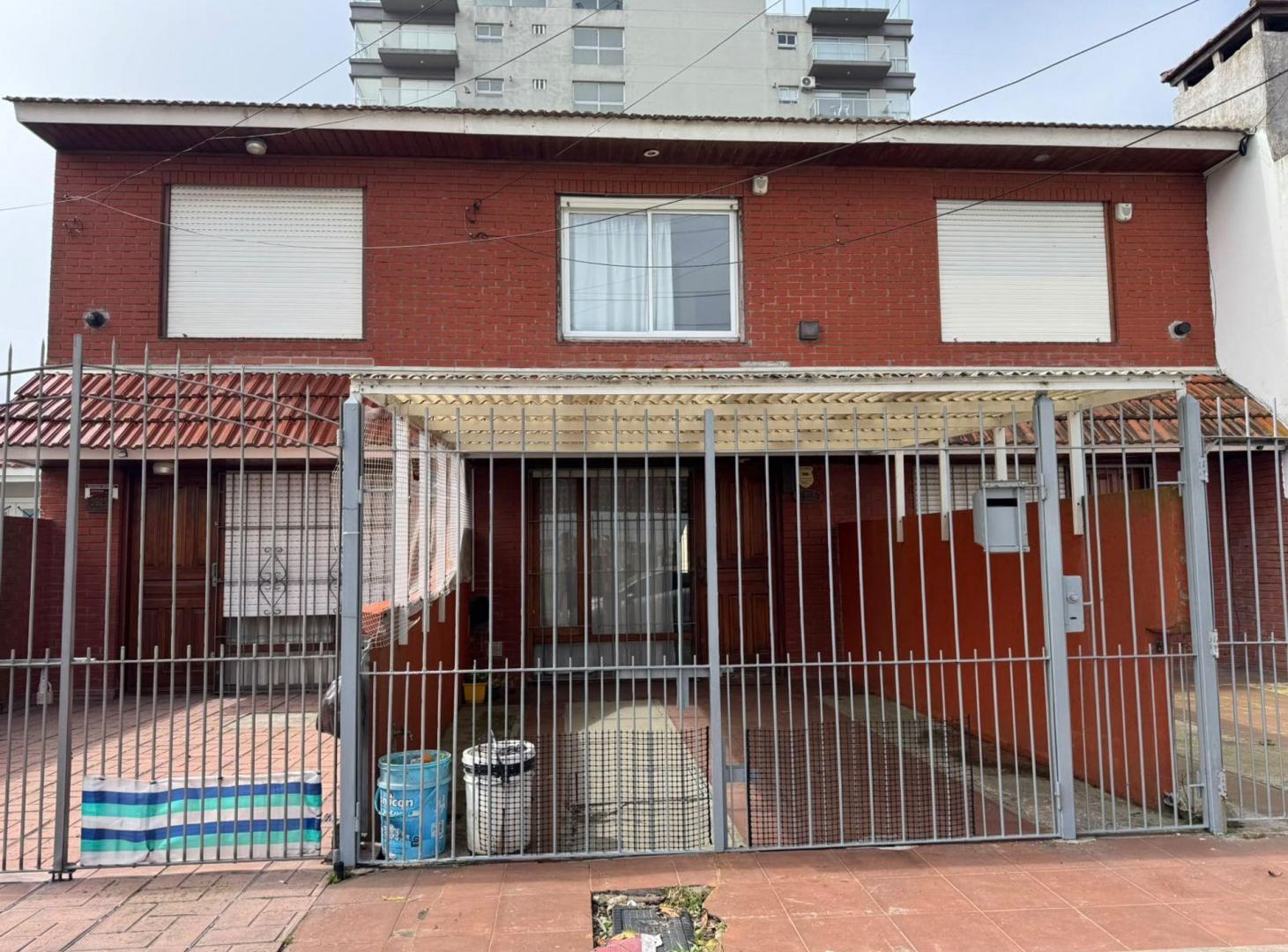 Foto de VENTA PH 3MB COCHERA Y PATIO P. LURO, imagen 1