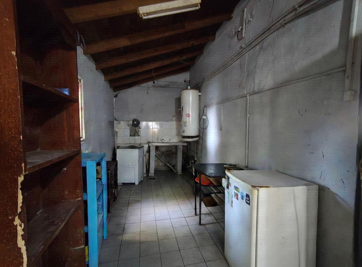 Foto de VENTA EN BLOCK 4 DPTOS + 2 GALPONES + CASA + 2 LOT, imagen 4