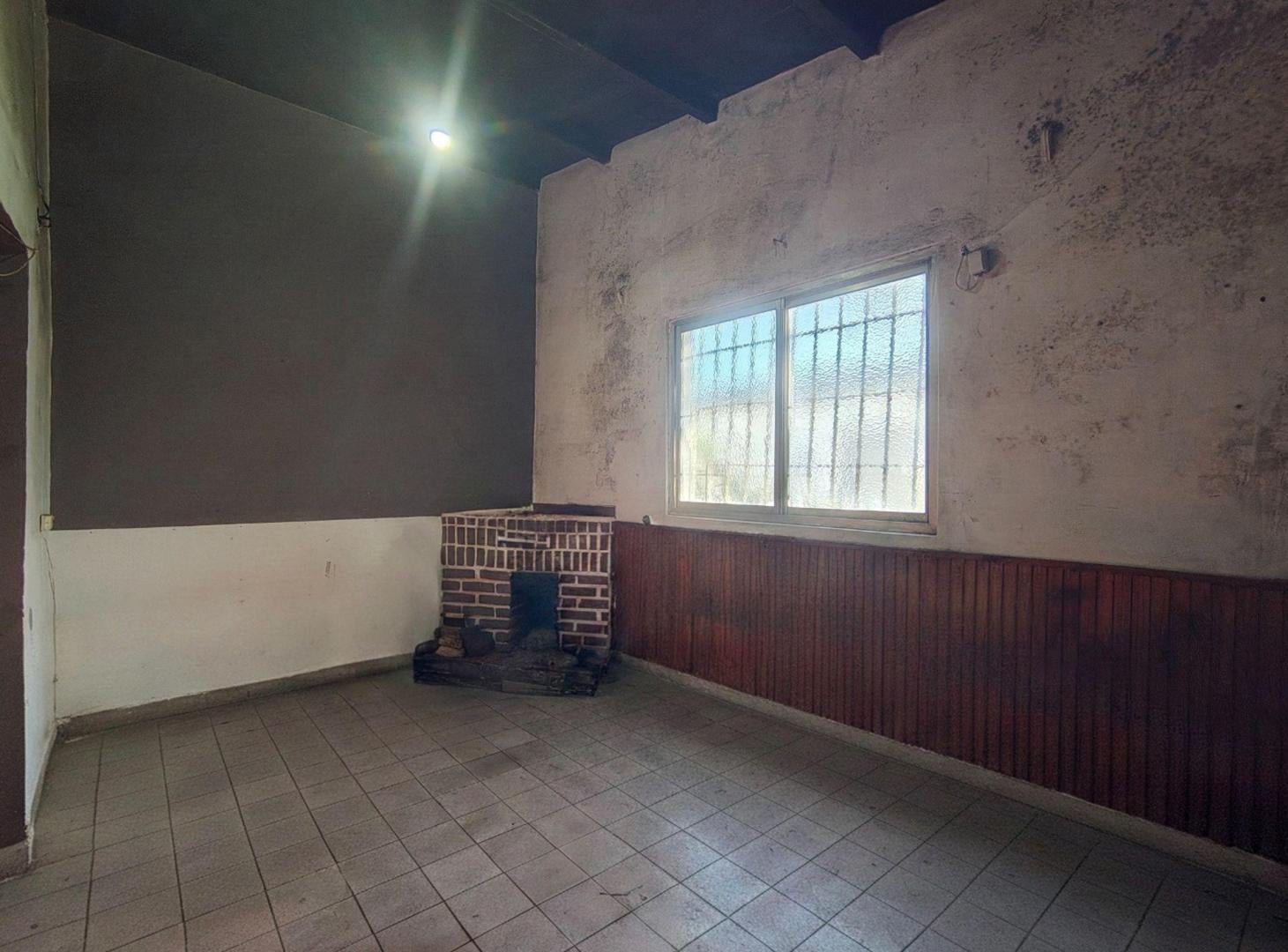 Foto de VENTA EN BLOCK 4 DPTOS + 2 GALPONES + CASA + 2 LOT, imagen 2