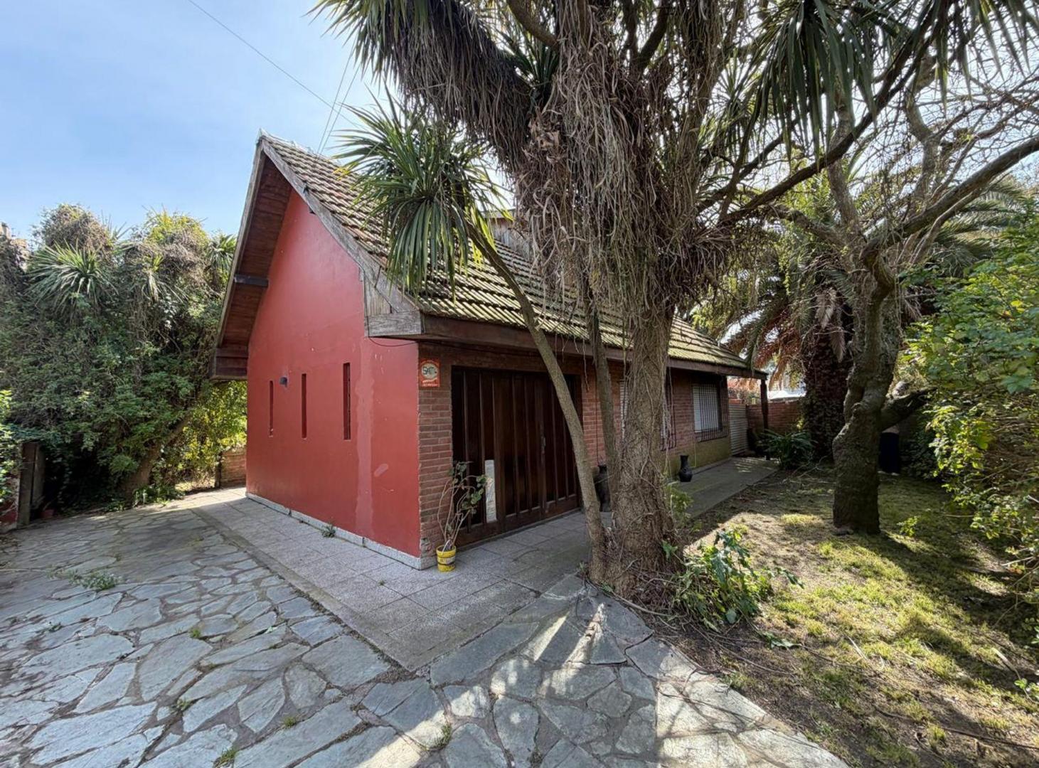 Foto de Venta casa 3 ambientes garaje y parque a reciclar, imagen 1