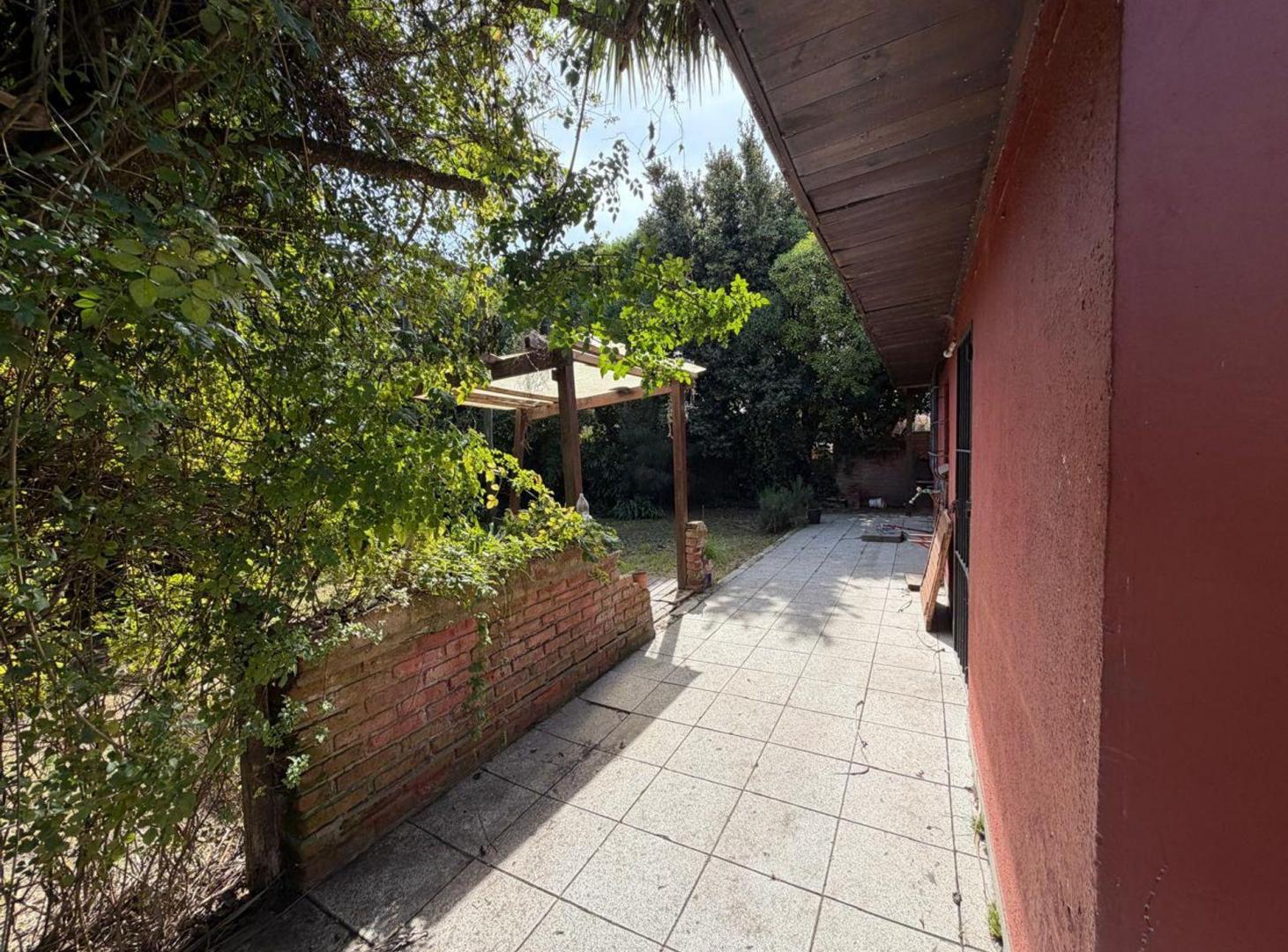 Foto de Venta casa 3 ambientes garaje y parque a reciclar, imagen 2