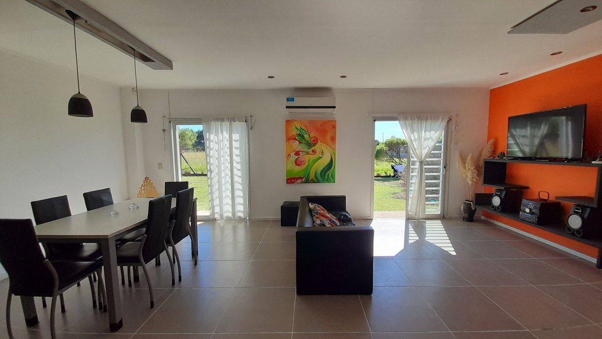 Foto de VENTA CASA 3 AMB MODERNA CON PARQUE Y GARAGE, imagen 3