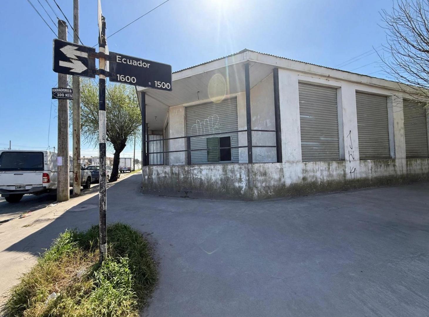 Foto de VENTA LOCAL COMERCIAL SOBRE AV. LURO, imagen 1