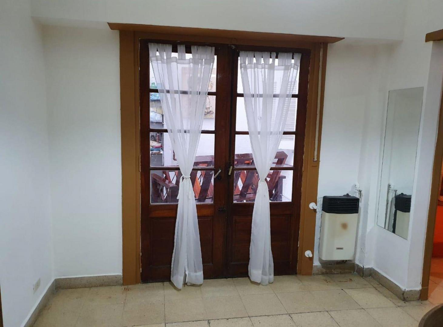 Foto de Venta Dpto 2 amb a Reciclar PB Patio La Perla, imagen 3