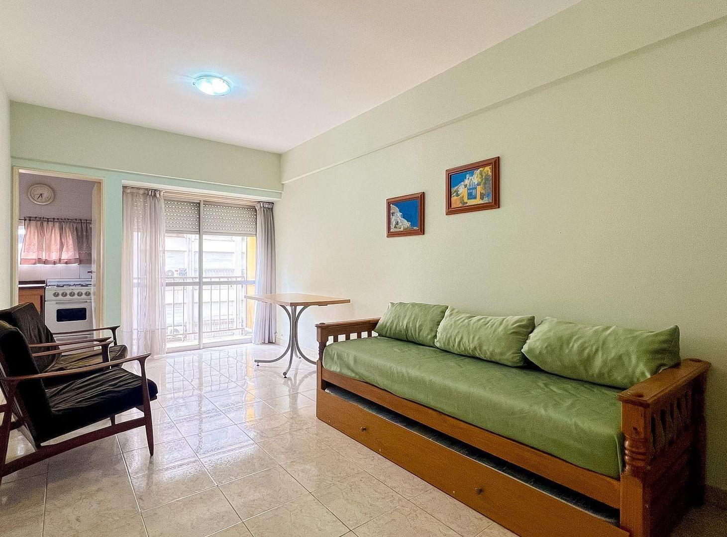 Foto de VENTA DEPTO 2 AMB AL FRENTE C/BALCON SEMIRECICLADO, imagen 3