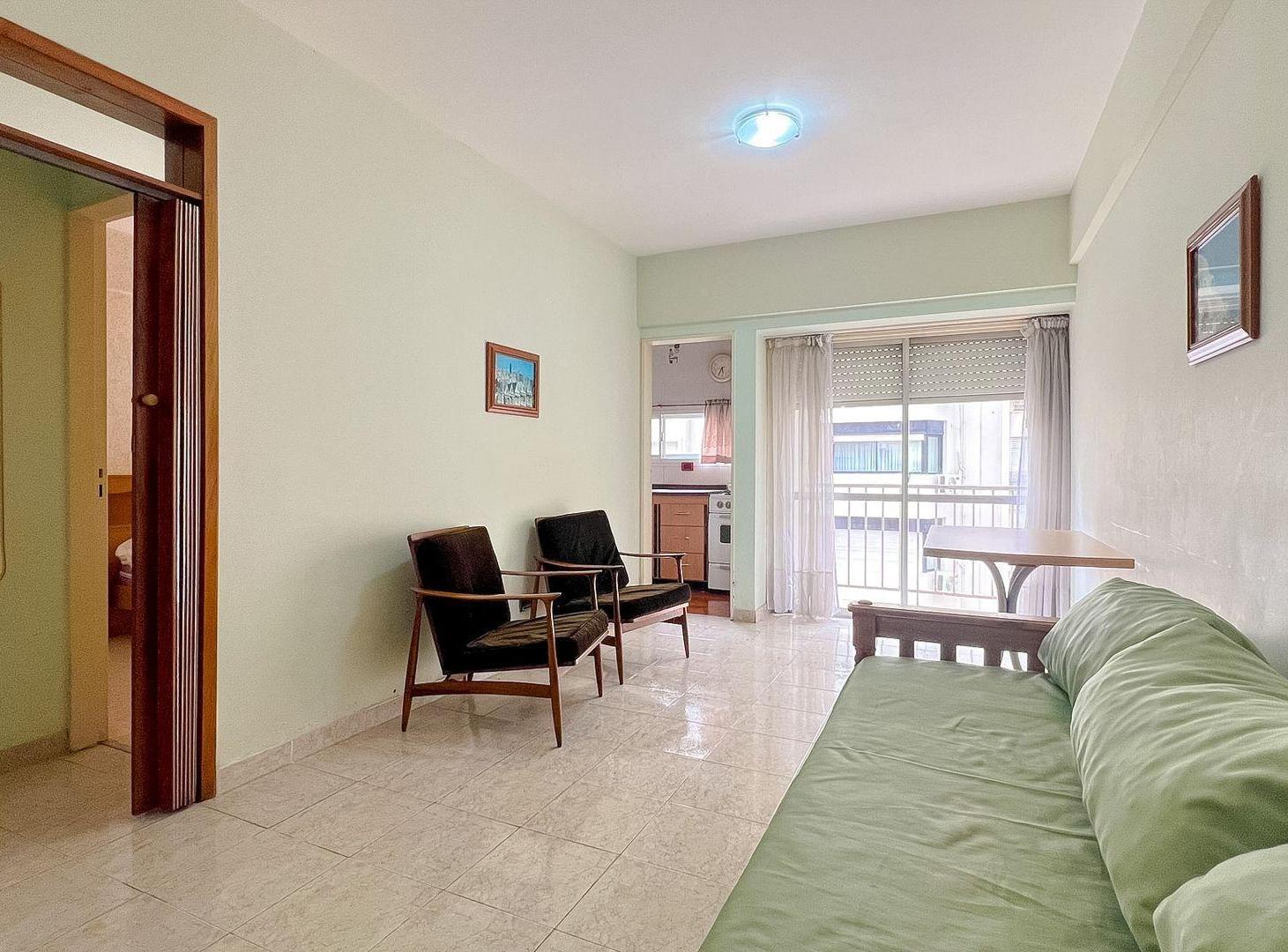 Foto de VENTA DEPTO 2 AMB AL FRENTE C/BALCON SEMIRECICLADO, imagen 2