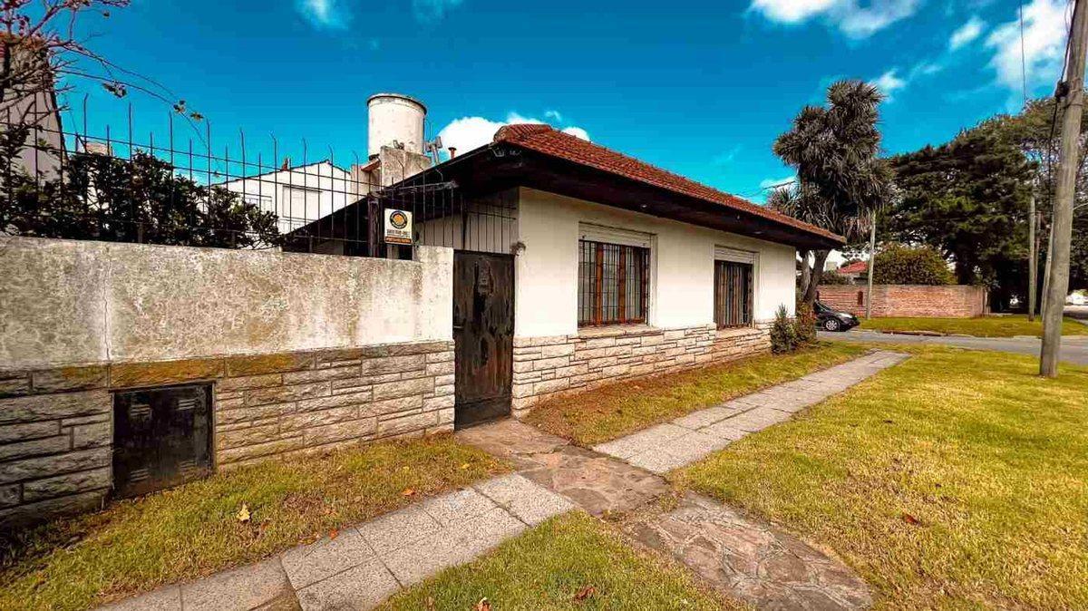 Foto de VENTA CASA 4 AMB. ESQUINA COCHERA TERRAZA PATIO, imagen 4