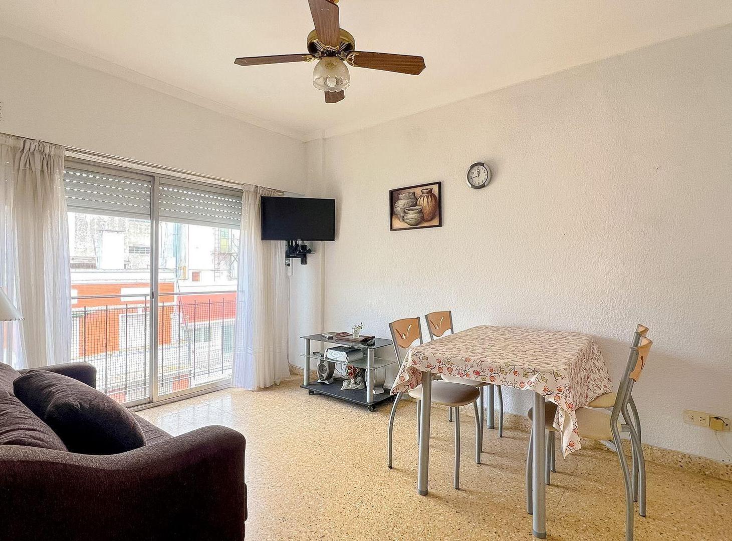 Foto de VENTA DEPTO 2 AMB AL FRENTE CON BALCON FRANCES, imagen 2