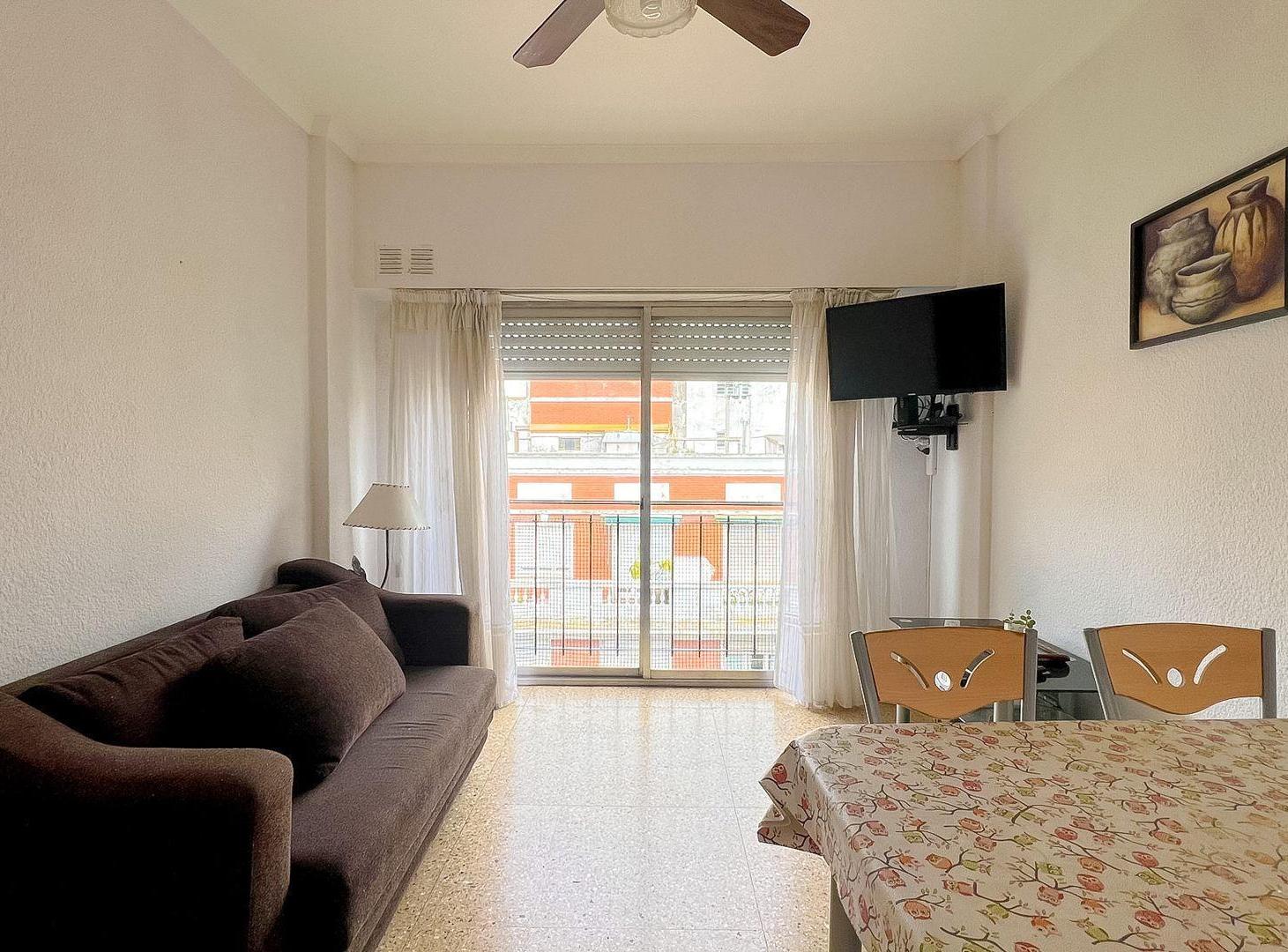 Foto de VENTA DEPTO 2 AMB AL FRENTE CON BALCON FRANCES, imagen 4