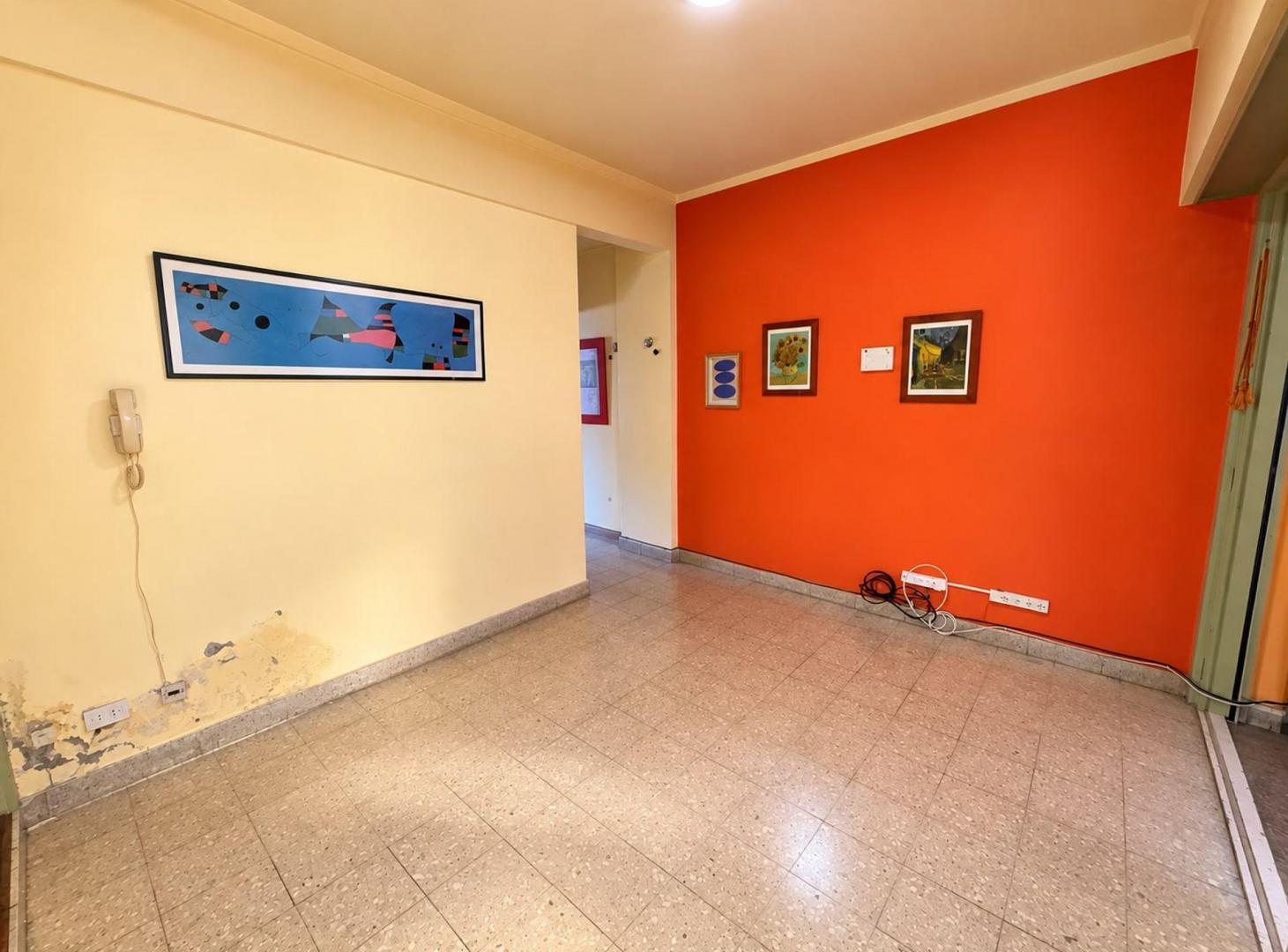 Foto de VENTA DEPARTAMENTO DOS AMBIENTES SOBRE AV. COLON, imagen 2
