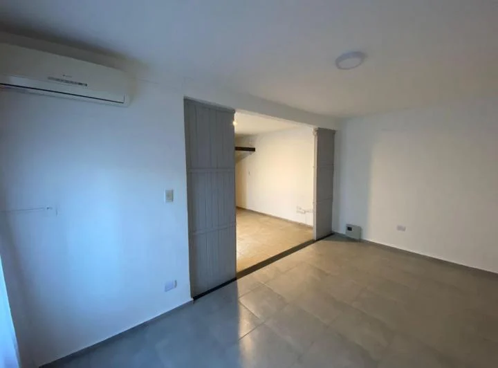 ALQUILO CASA DE TRES DORMITORIOS EN BARRIO JARDIN CON PATIO 3
