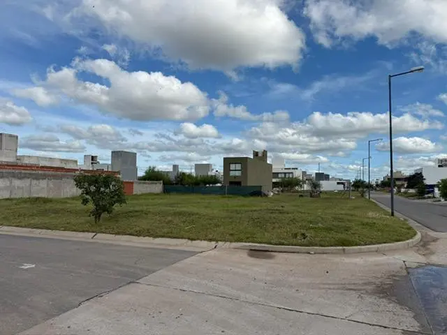 VENTA LOTE ESQUINA EN DOCTA BOULEVAR APTO DUPLEX 2