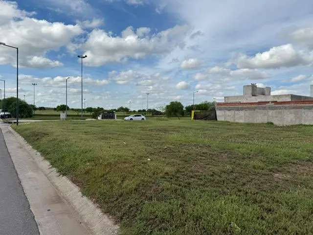 VENTA LOTE ESQUINA EN DOCTA BOULEVAR APTO DUPLEX 4