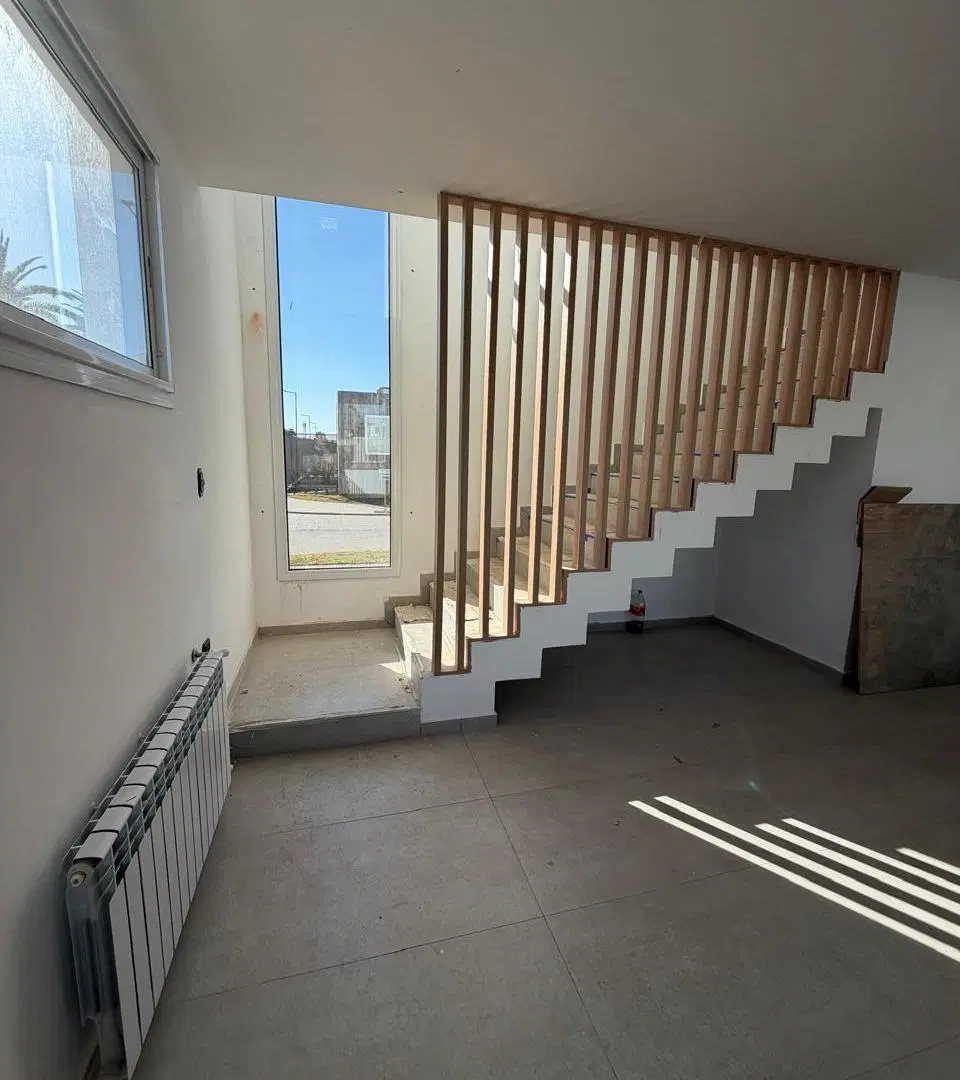 ALQUILO CASA A ESTRENAR DE TRES DORMITORIOS EN CAMPO CHICO CON PATIO BALCON GARAGE PARA DOS VEHICUL 5