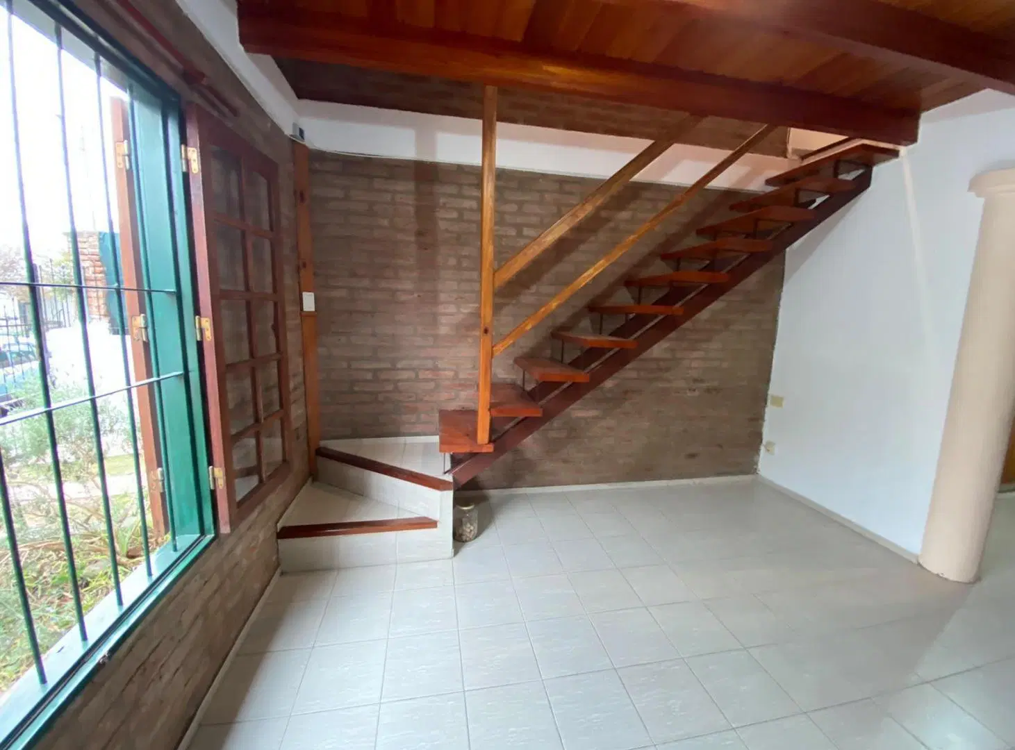 ALQUILO DEPARTAMENTO DE DOS DORMITORIOS TIPO DUPLEX EN BARRIO JARDIN SIN EXPENSAS. 1