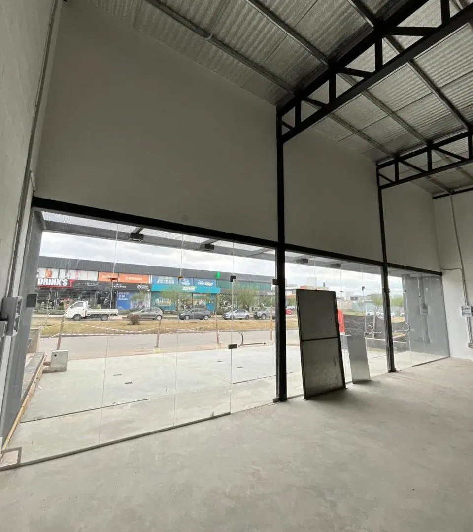 ALQUILO LOCAL COMERCIAL A ESTRENAR EN DOCTA SOBRE CALLE PRINCIPAL 3