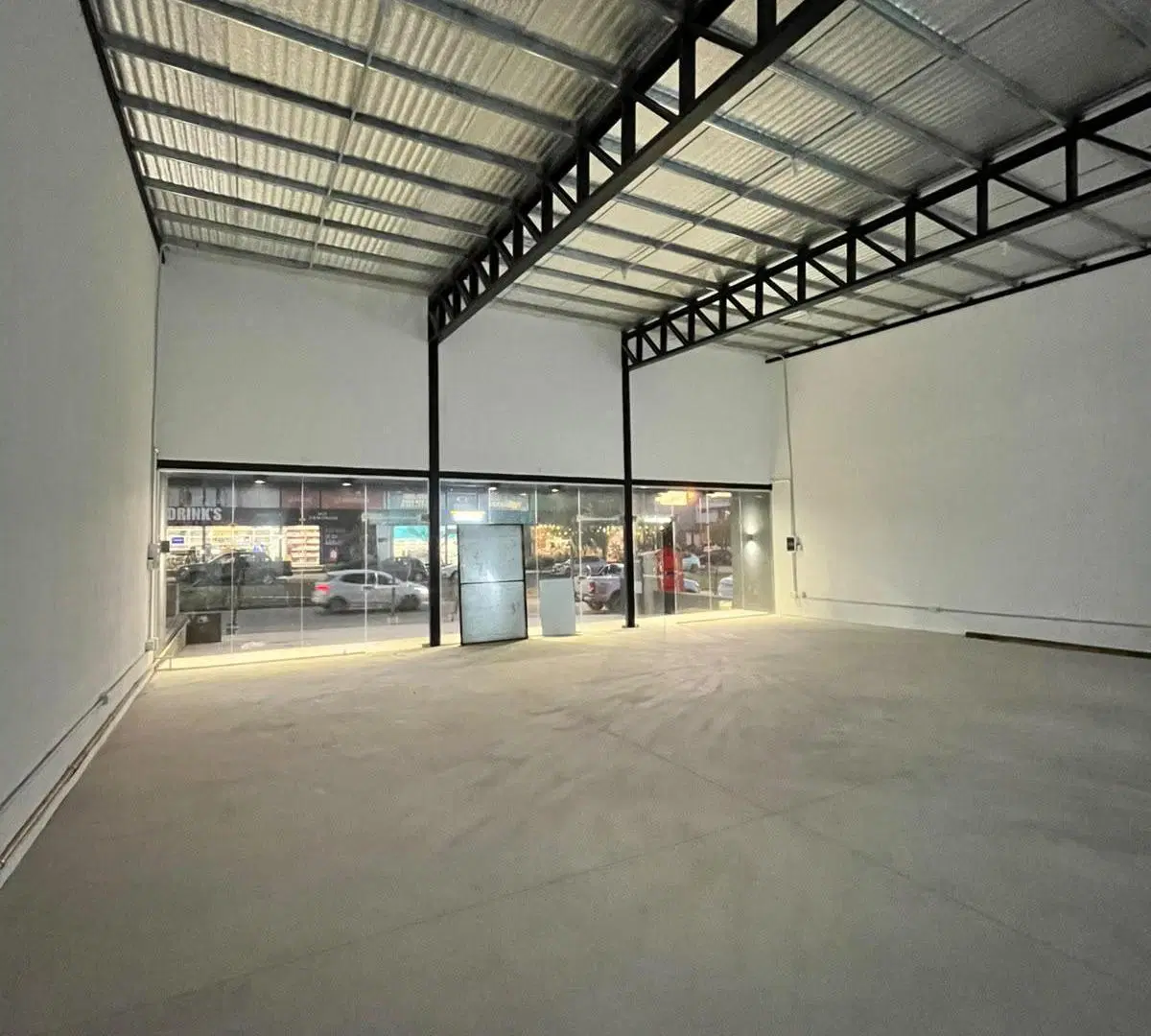 ALQUILO LOCAL COMERCIAL A ESTRENAR EN DOCTA SOBRE CALLE PRINCIPAL 5