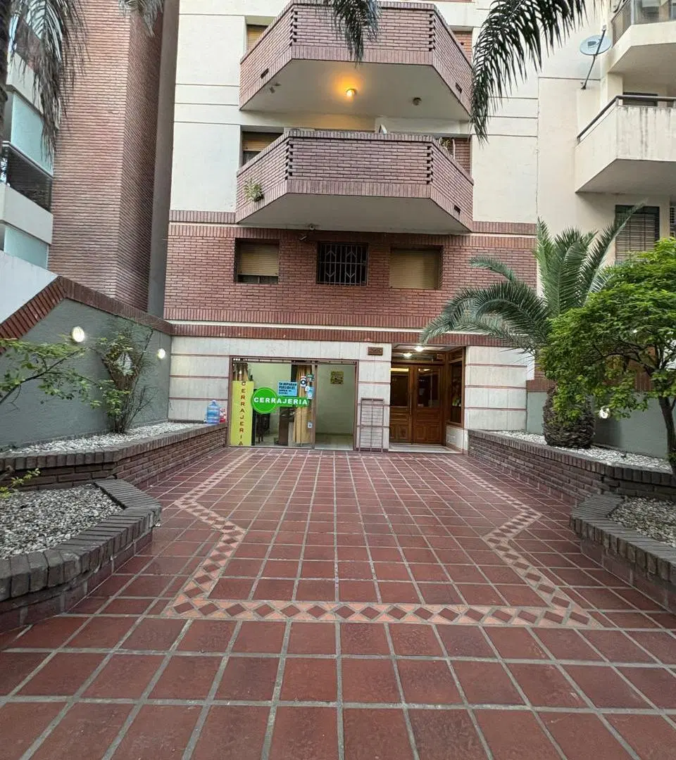 VENTA DOS DORMITORIOS NUEVA CORDOBA, PISO ALTO CON BALCON, APTO CREDITO. 2