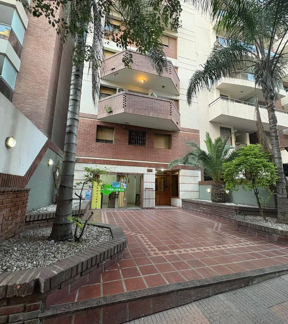 VENTA DOS DORMITORIOS NUEVA CORDOBA, PISO ALTO CON BALCON, APTO CREDITO. 4