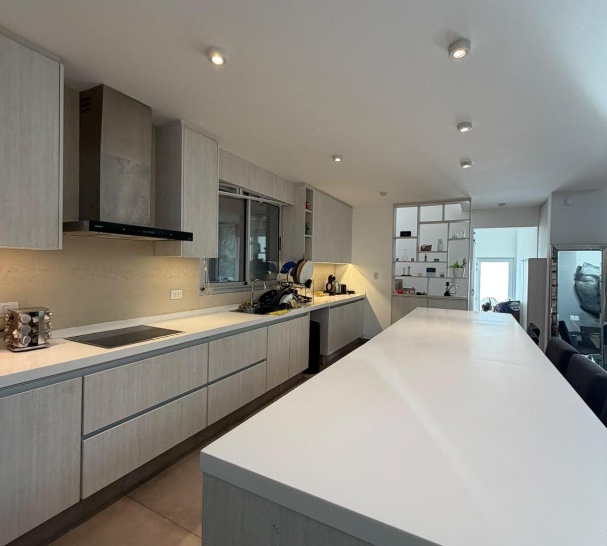 Foto de CASA DE CATEGORIA EN VENTA VALLE DEL GOLF , PILETA , QUINCHO, imagen 1