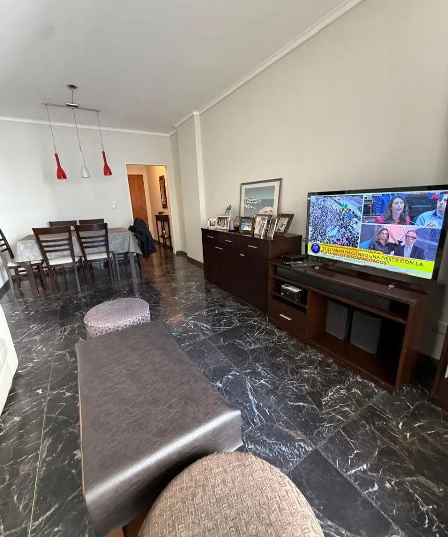 3 ambientes + dependencia o tercer dormitorio. c/balcón 5