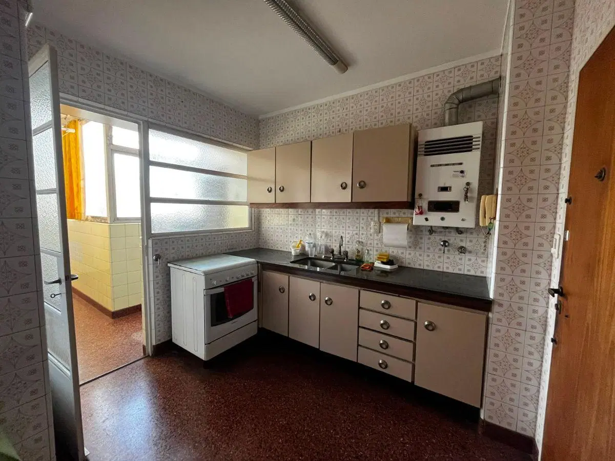 3 Ambientes + Dependencia o Tercer Dormitorio. C/balcón 8