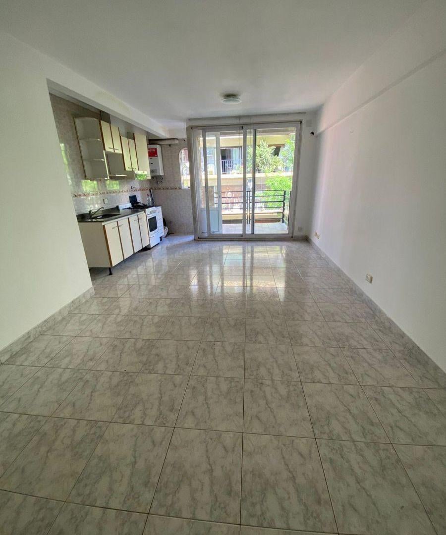 Foto de Semi-piso con balcón aterrazado. (2 amb.) - sin mascotas, imagen 2