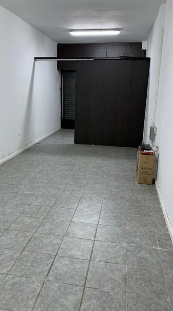 Yerbal 2600 Local de 3 m X 12 m Retasado Oportunidad Inversor, Permutas, Flores 1