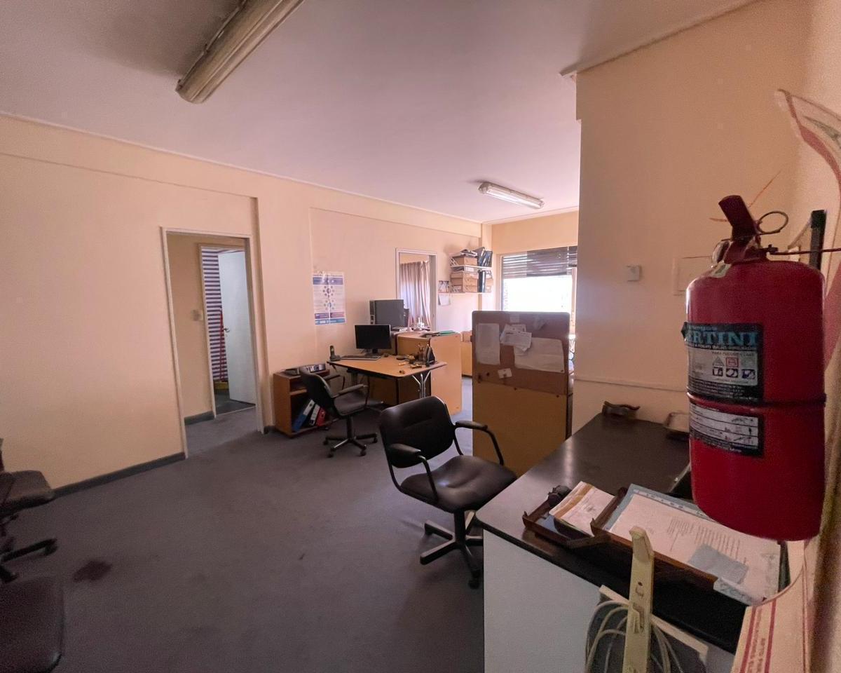 Juncal 600, Esq Av del Libertador, Departamento/oficina 4 Amb con Dependencia Retiro 1