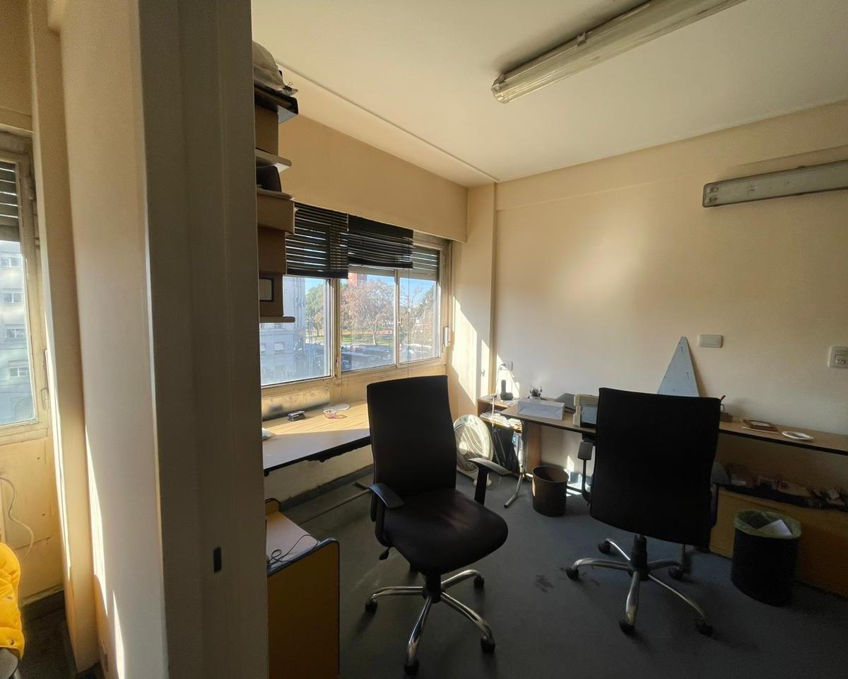 Juncal 600, Esq Av del Libertador, Departamento/oficina 4 Amb con Dependencia Retiro 3