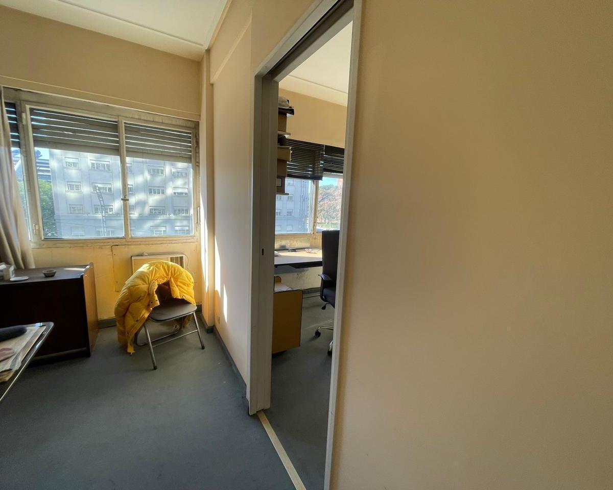 Juncal 600, Esq Av del Libertador, Departamento/oficina 4 Amb con Dependencia Retiro 4