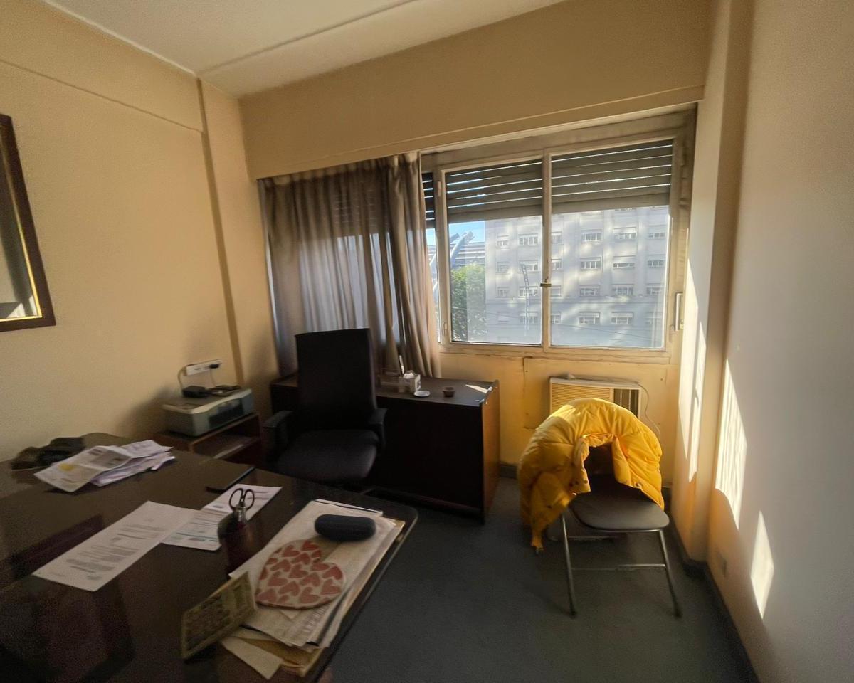 Juncal 600, Esq Av del Libertador, Departamento/oficina 4 Amb con Dependencia Retiro 5