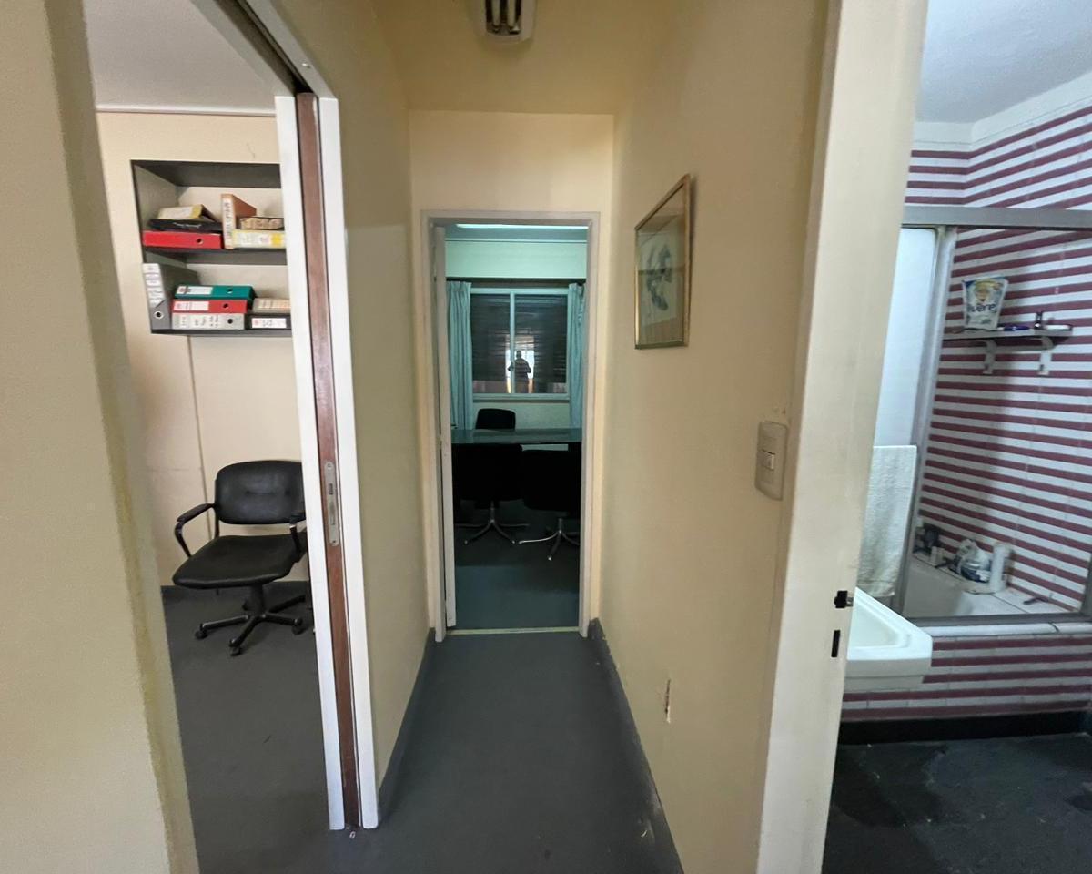 Juncal 600, Esq Av del Libertador, Departamento/oficina 4 Amb con Dependencia Retiro 2