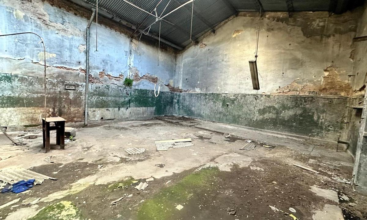 Luis Saenz Peña Al 1200, Deposito de 340 m², 10 m de Frente en Constitución, Subte E 5