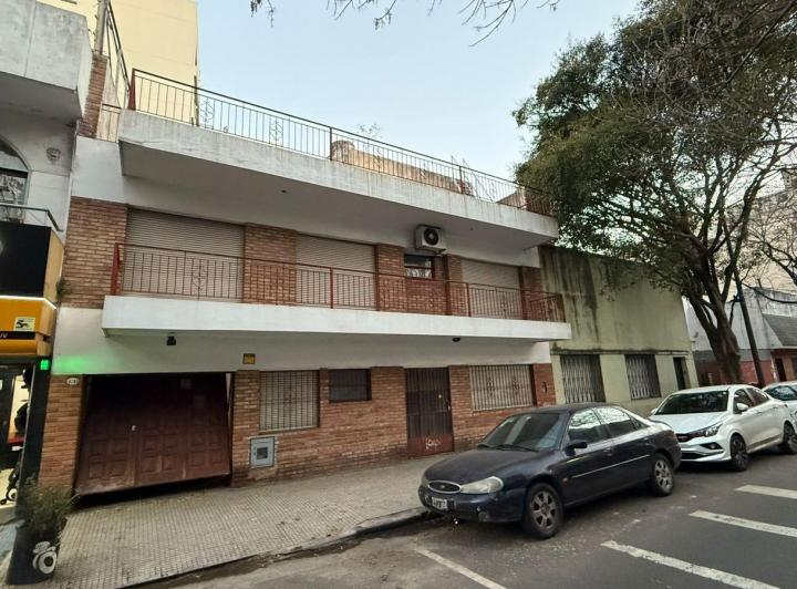 Rocamora 4200, Casa 4 ambientes, con cochera, balcón y terraza, Almagro